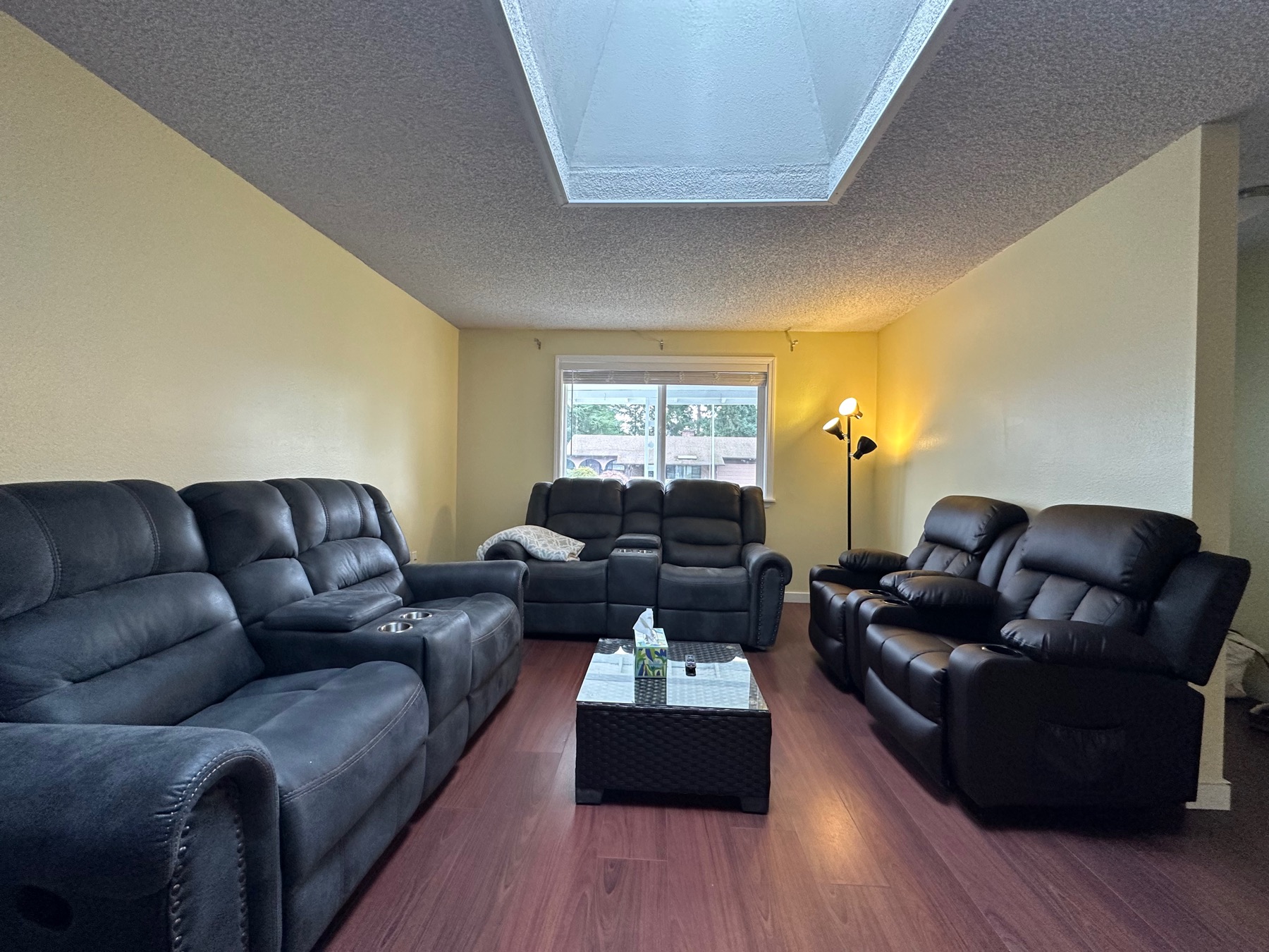 Home 2 family-style lounge