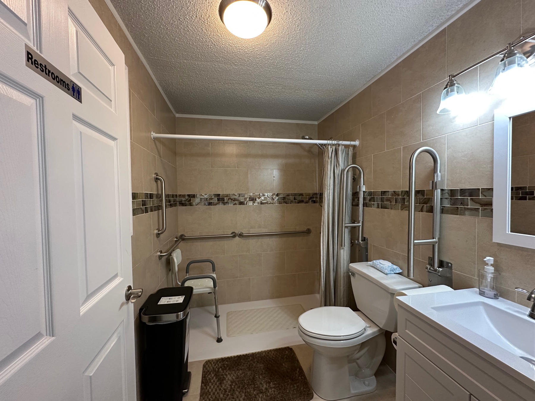 Home 2 resident bedroom