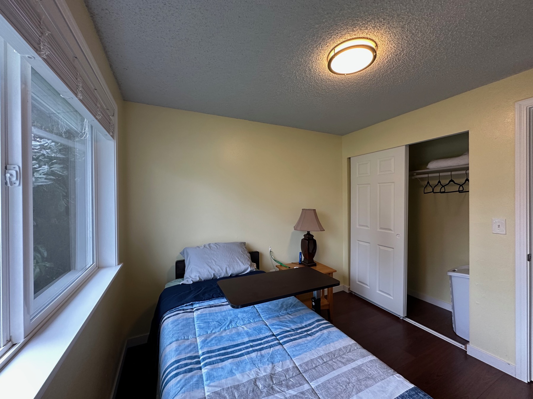 Home 2 resident bedroom